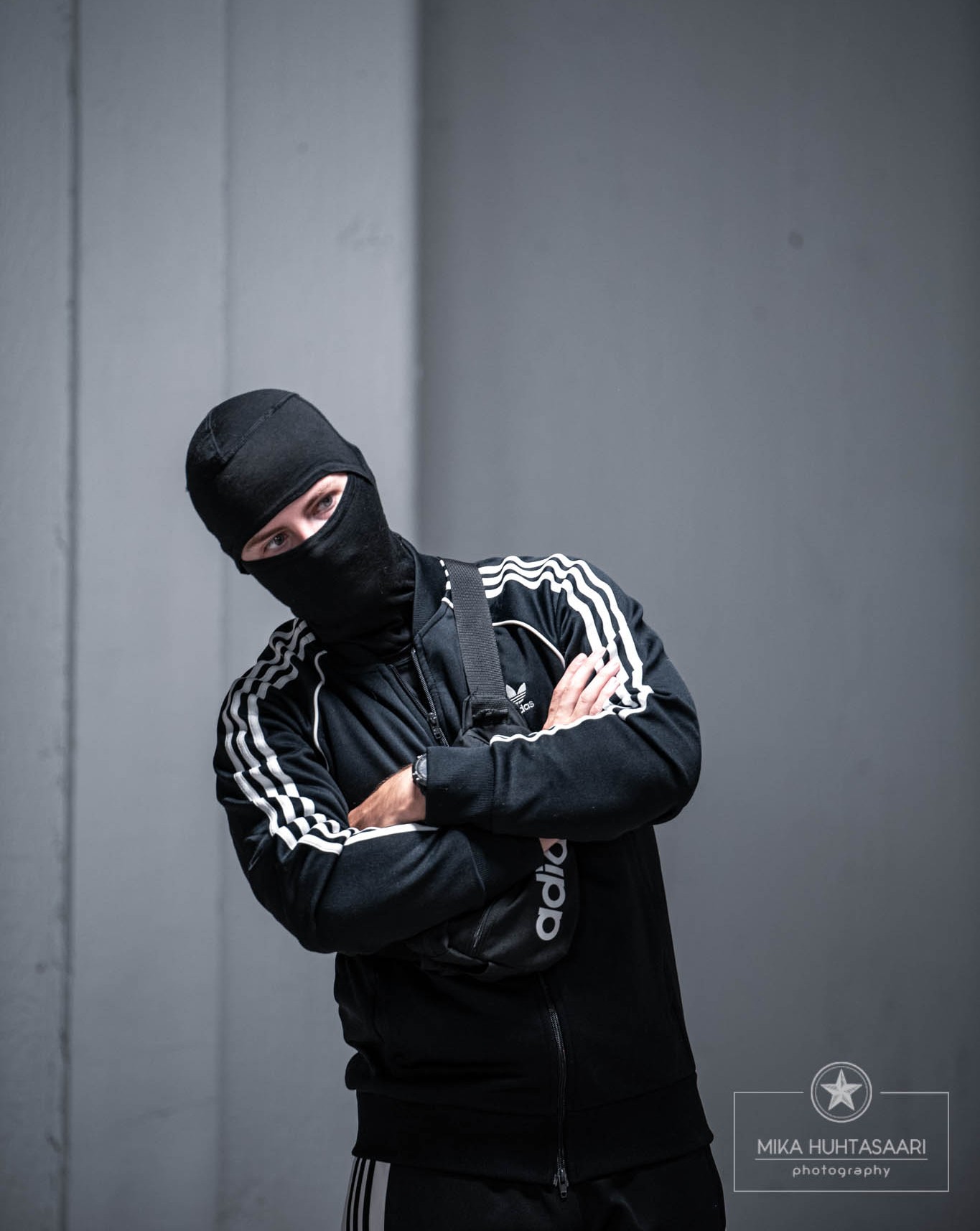 Kasvojen peittämisellä pyritään välttämään vastuuta häiriökäytöksen yhteydessä tapahtuvista rikoksista sekä luomaan uhkaavaa mielikuvaa