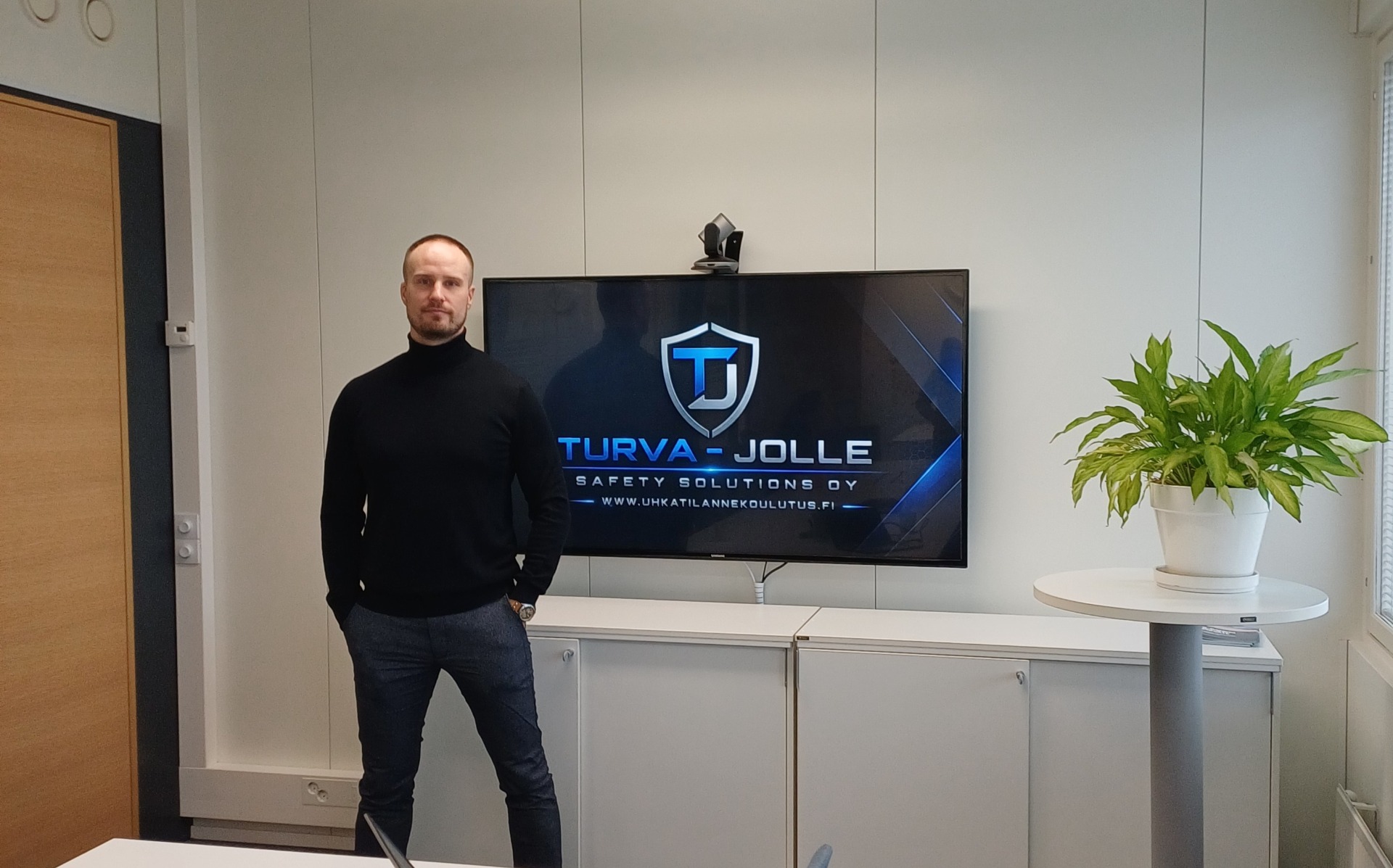 Turva-Jolle Safety Solutions Oy:n pääkouluttaja Joel Vanhamäki
